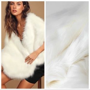 NWOT Lulu’s Demure and Dreamy Ivory Faux Fur Stole